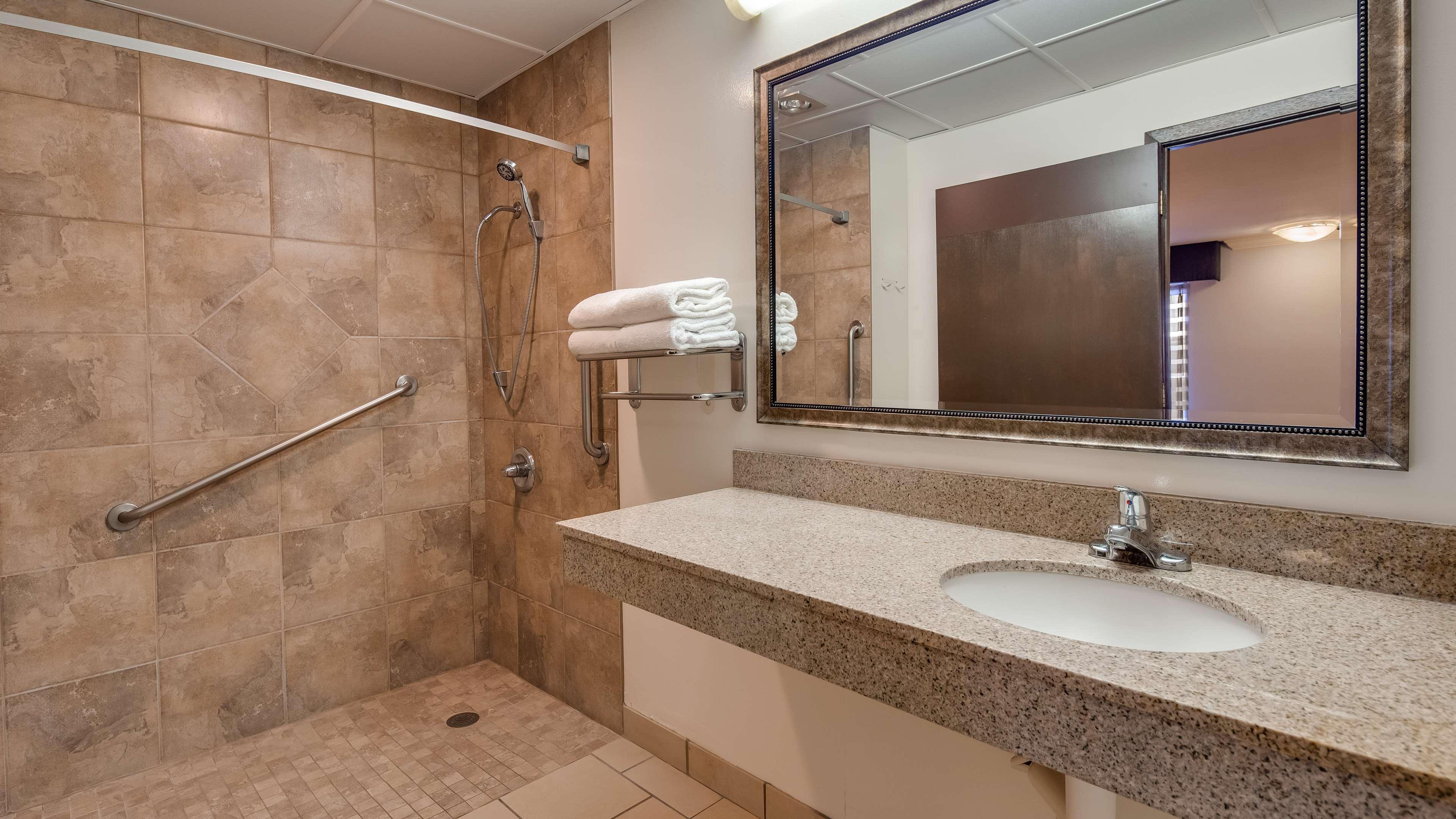 Best Western Angus Inn Great Bend Buitenkant foto