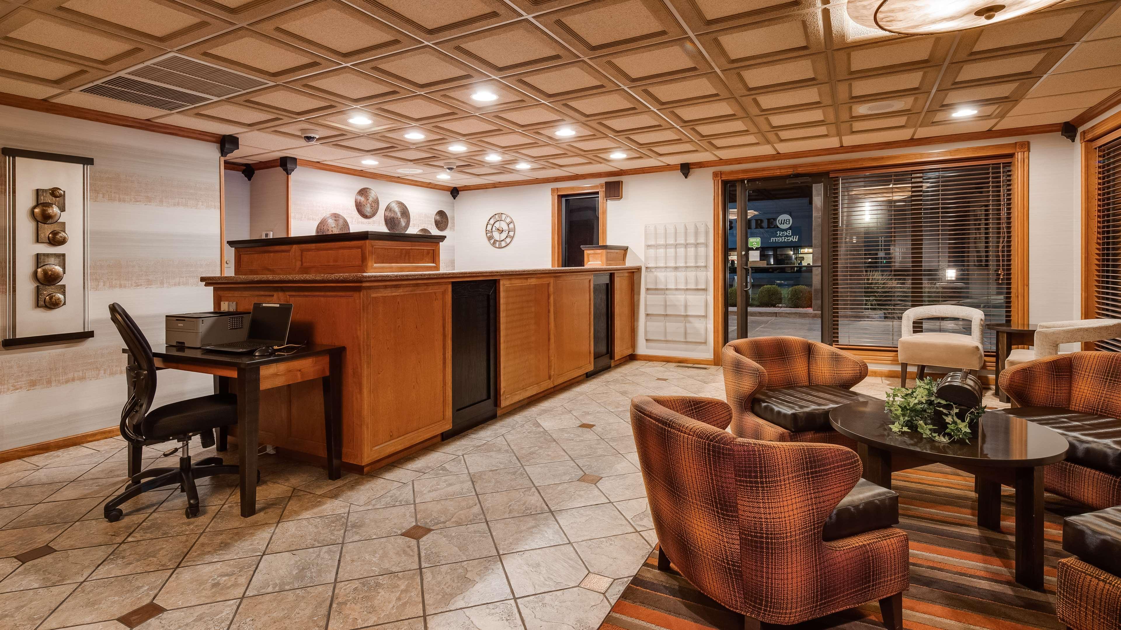 Best Western Angus Inn Great Bend Buitenkant foto