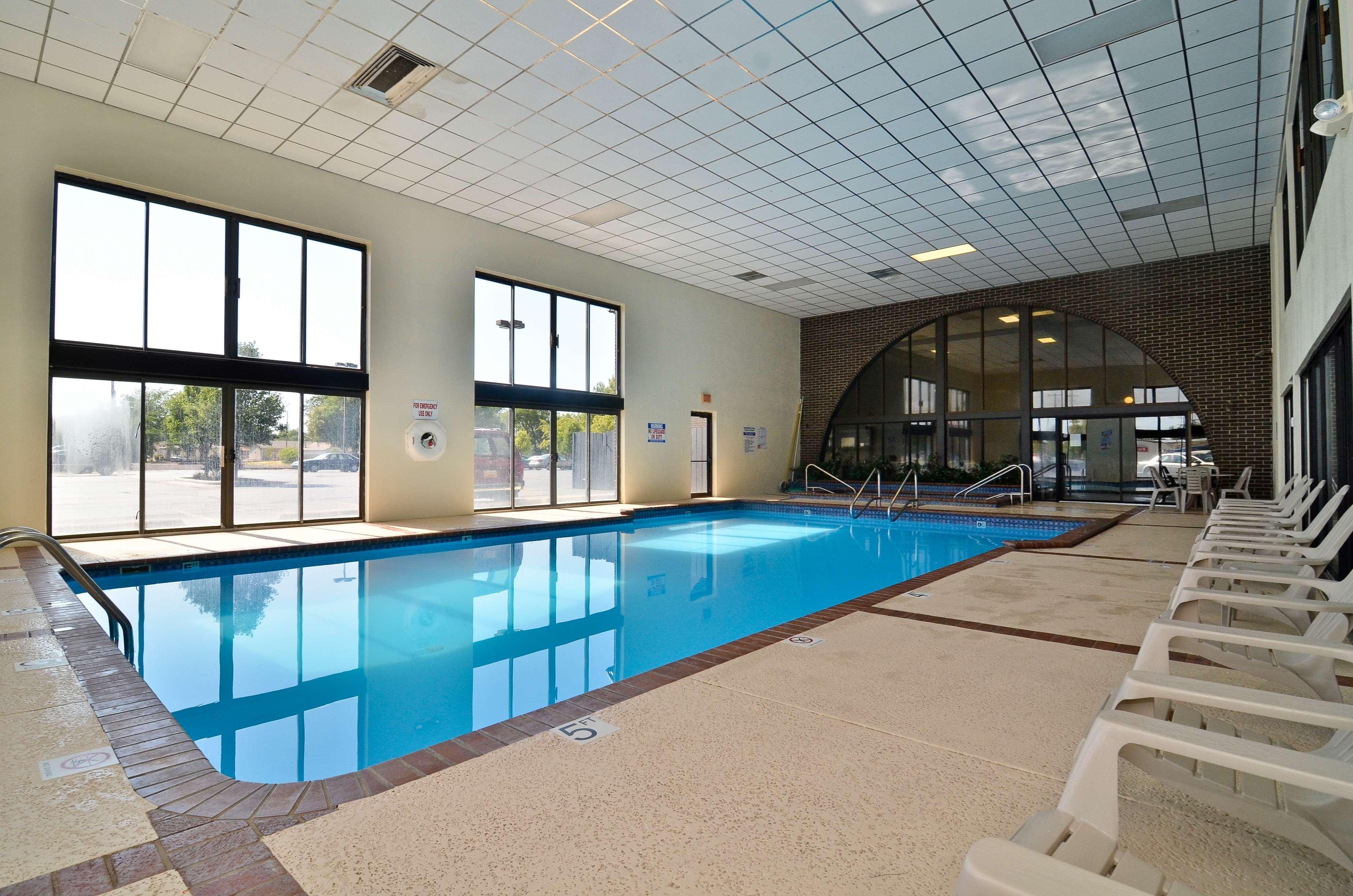 Best Western Angus Inn Great Bend Buitenkant foto