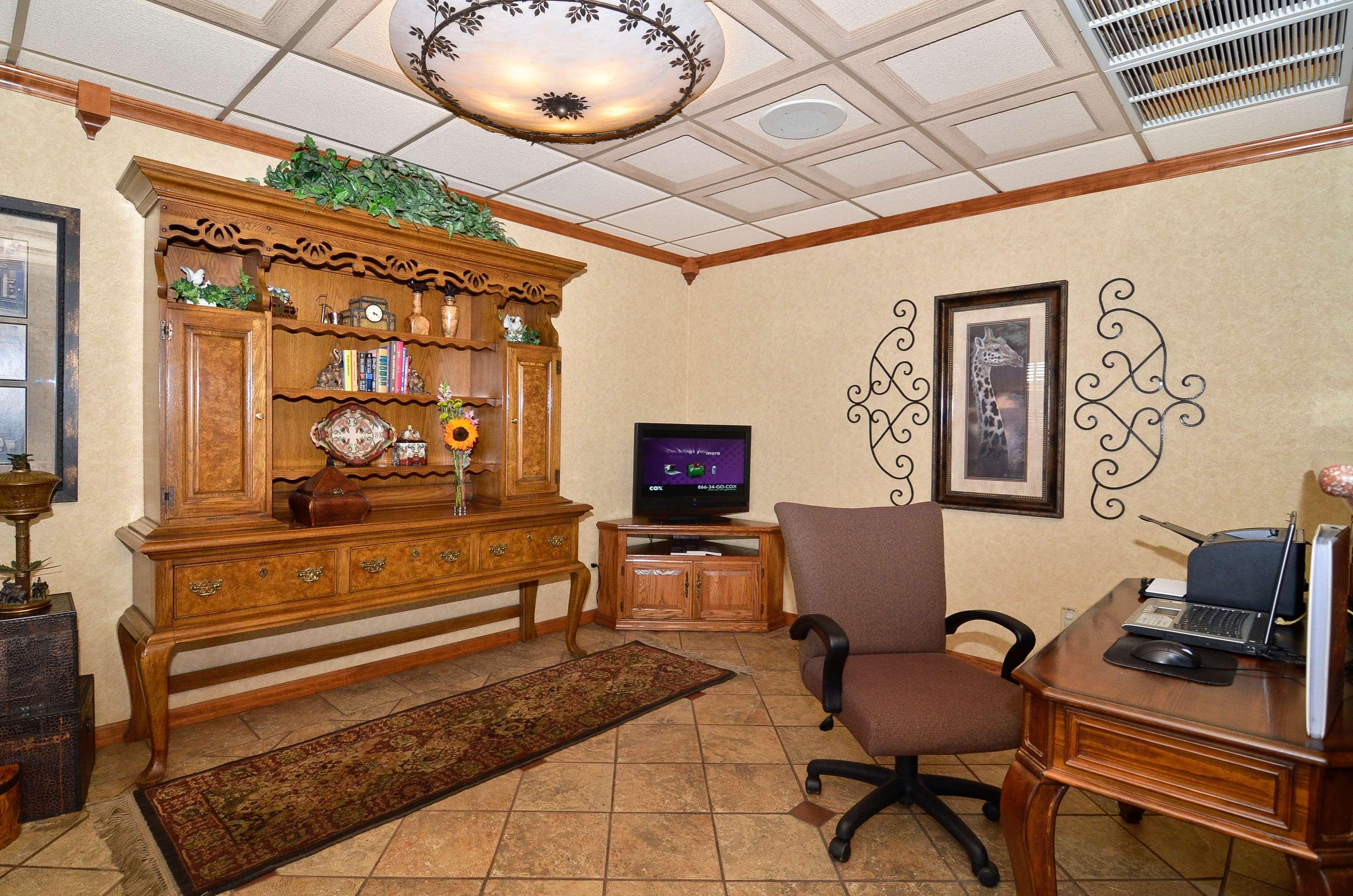 Best Western Angus Inn Great Bend Buitenkant foto